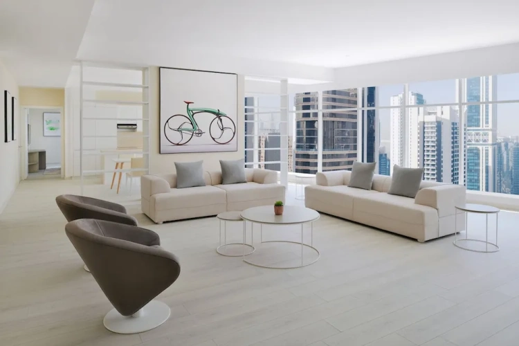 4 Bedrooms Apartment with city view