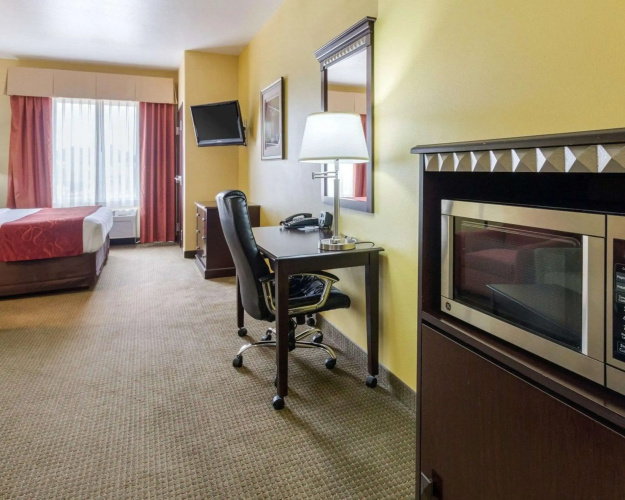 Comfort Suites Palestine