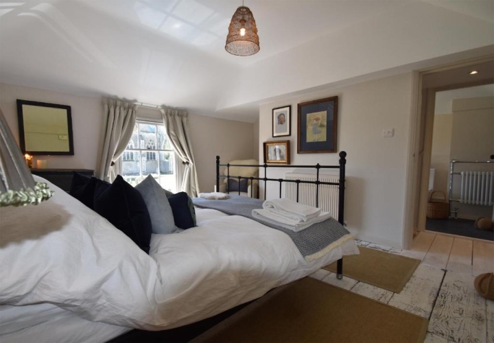 2 Bedrooms Cottage