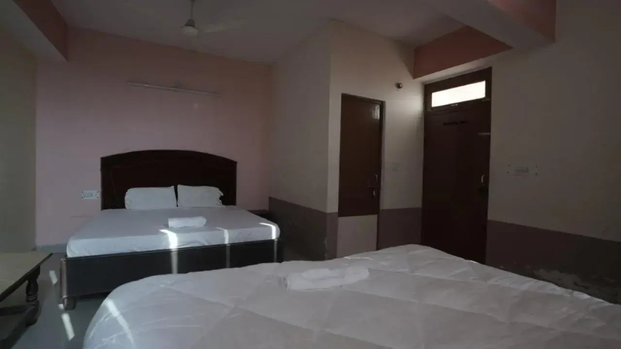 Hotel Mohan by OYO Rooms