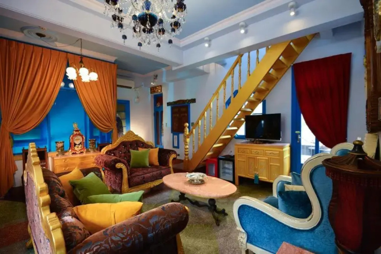 Chikan West House