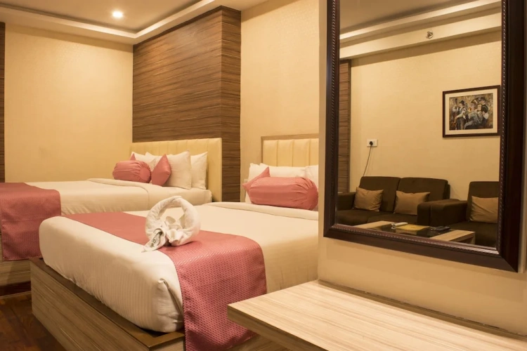 Standard Quadruple Club room