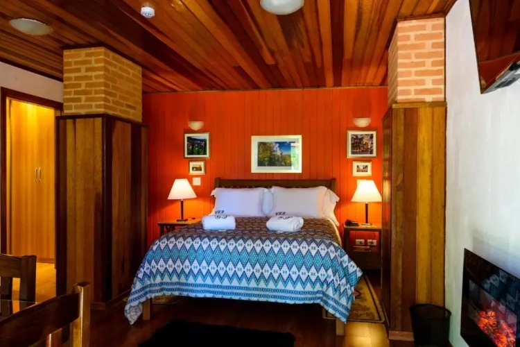 Standard Triple room