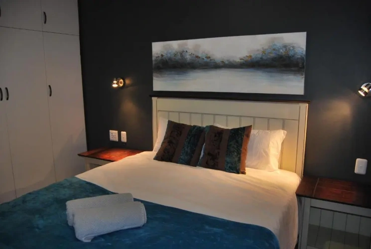 3 Bedrooms Apartment