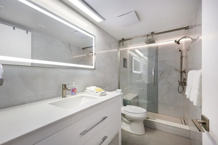 7th Heaven 1 Bedroom Condo by RedAwning