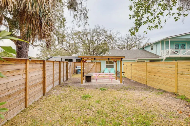 Walk to Beach: Getaway w/ Fire Pit in St Augustine
