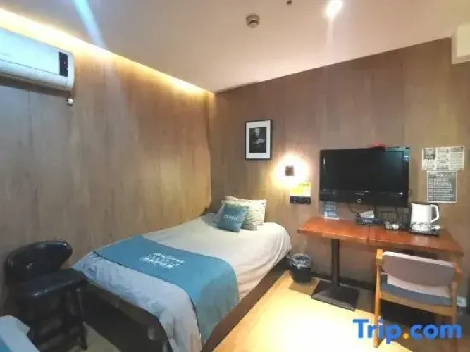 Standard Triple Family room