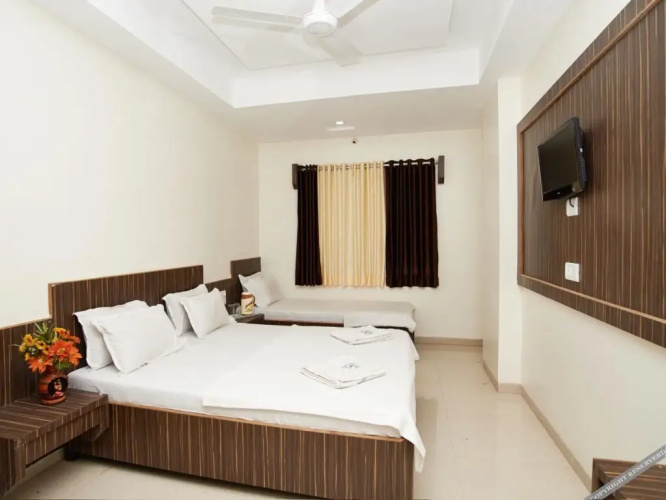 Dwarka Hotel