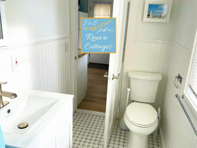 Premier Waterfront Cottage 3