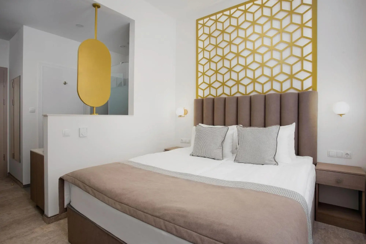 Mera Hotel