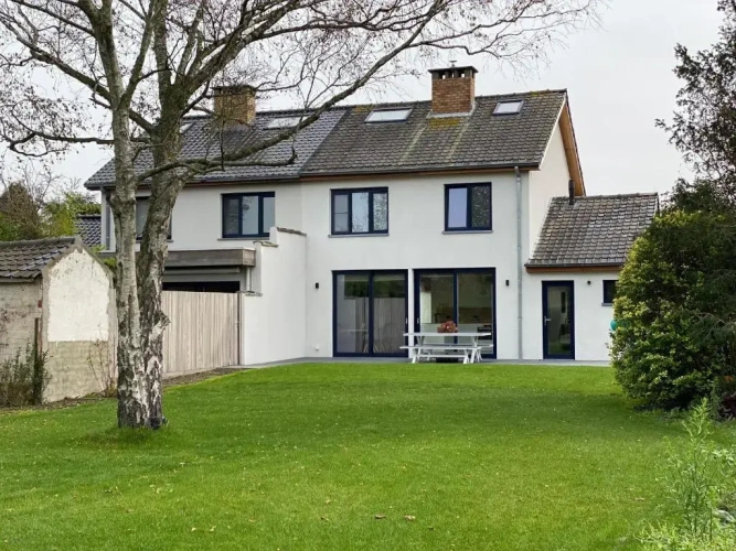 4 Bedrooms Cottage