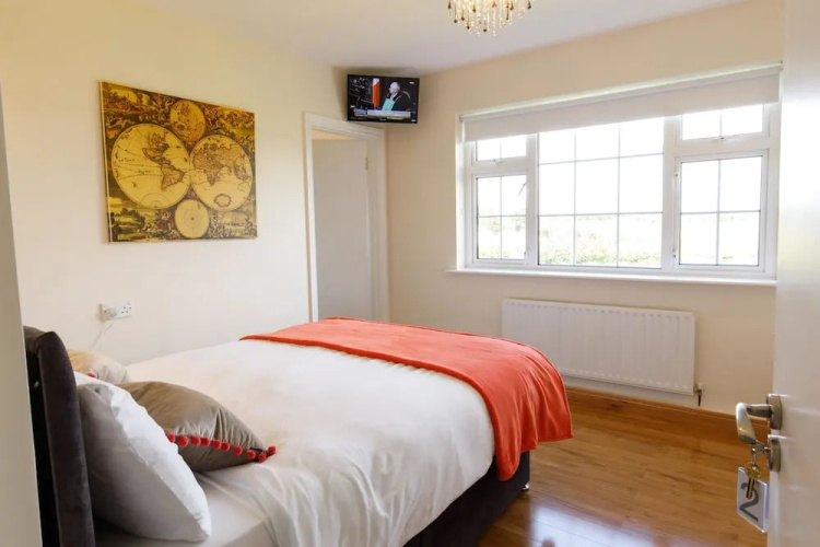 Claddagh House