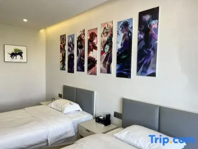 Standard Twin room with lake view