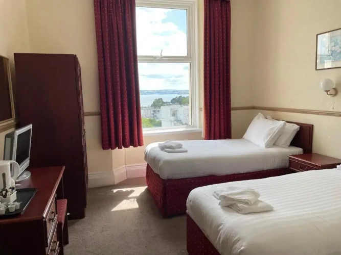 Standard Twin room with sea view