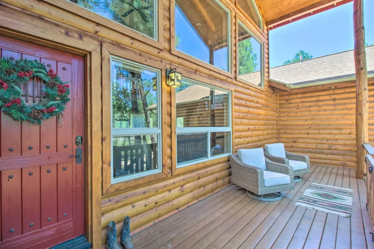 Wooded Hideaway! Spacious Show Low Log Cabin