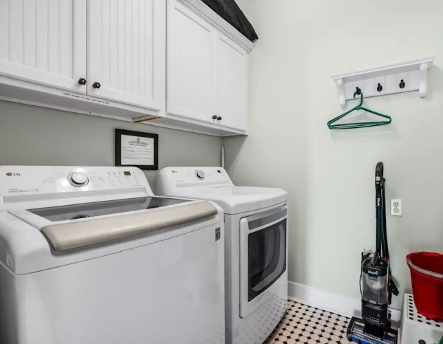 3 Bedrooms Cottage with balcony