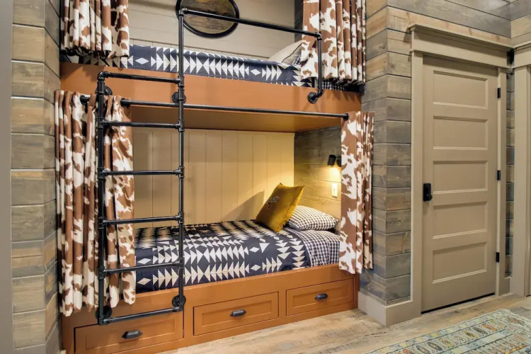 Fly Fishers Paradise: Getaway Near White River!