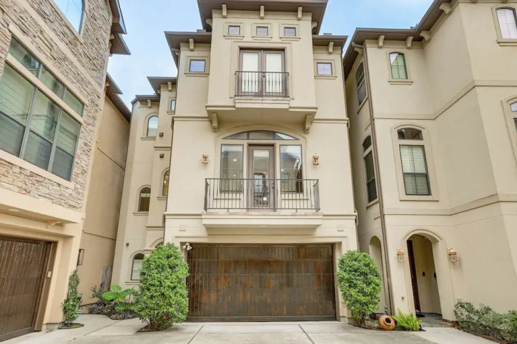 Walkable + Group-friendly: Houston Rental Near NRG