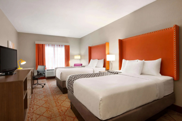 La Quinta Inn & Suites by Wyndham Lackawanna