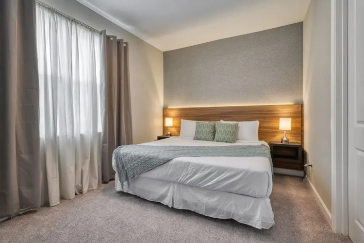 Affordable Luxury Home for 8 Guests Close to Parks