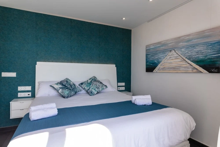 2 Bedrooms Apartment with sea view