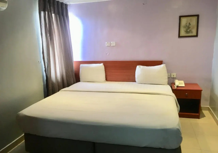 Crown Cottage Hotel