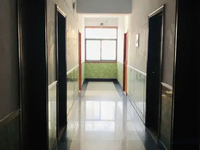 Linyi Riverside Business Hotel