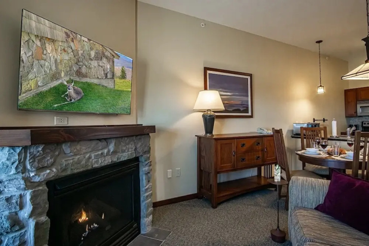Soaring Eagle 414, Studio