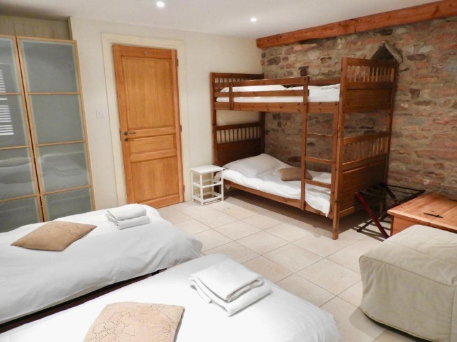 5 Bedrooms Cottage