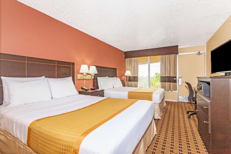 Standard Quadruple room