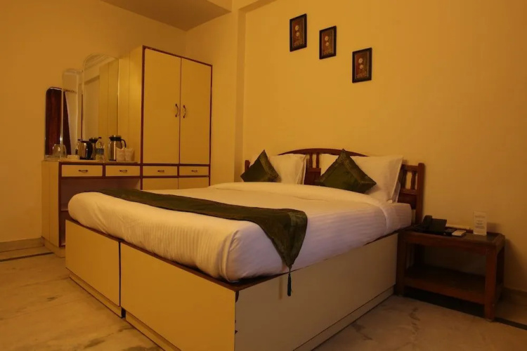 Hotel YKS