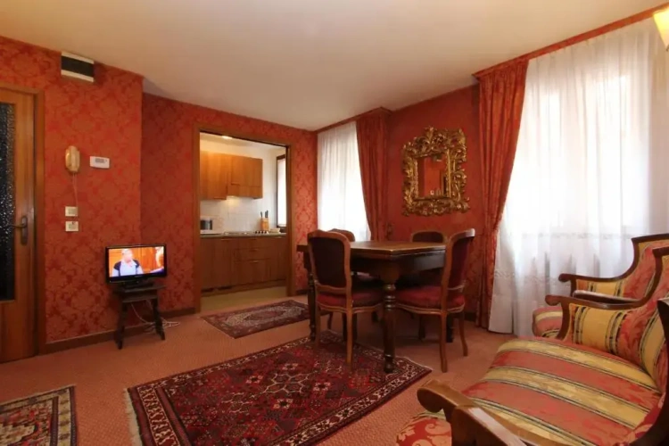 3 Bedrooms Apartment
