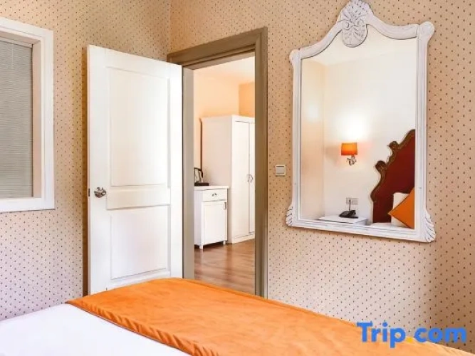 Suite with land view