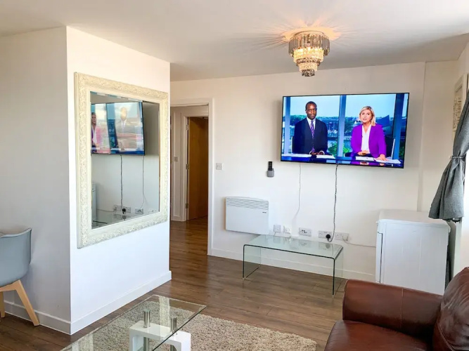 2 Bedroom Central Apartment With Parking