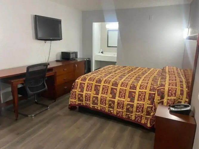 American Inn & Suites