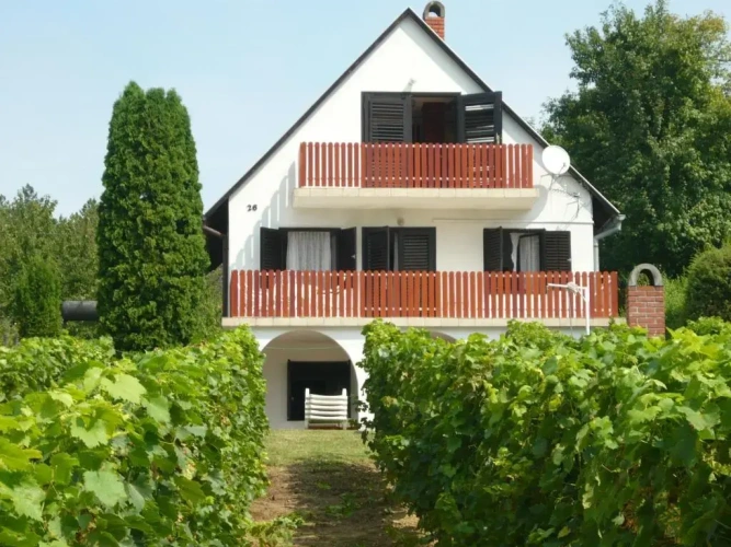 3 Bedrooms Cottage