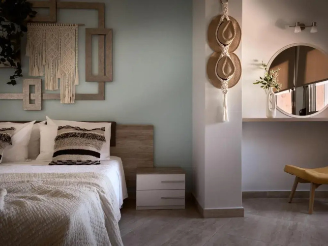 Laura Suites