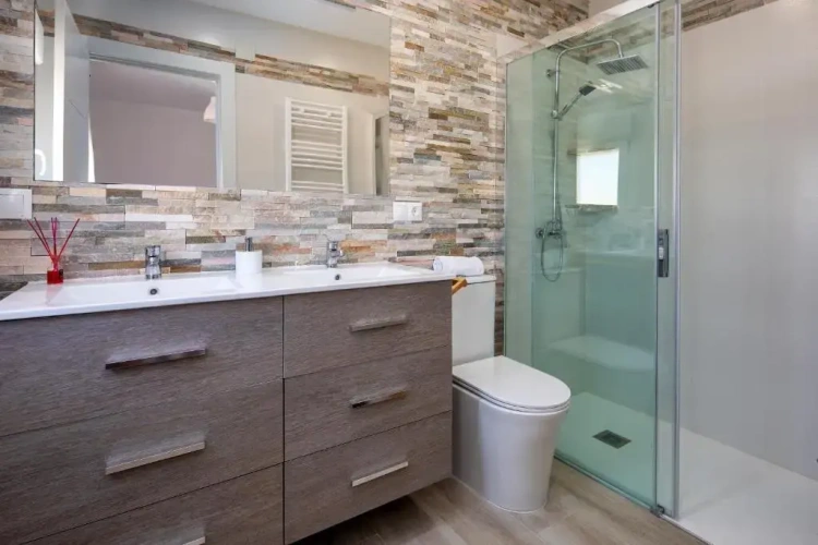 5 Bedrooms Cottage