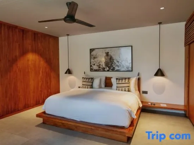 Suite with lake view