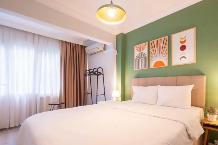 Home With Private Garden Close to Osmanbey Metro