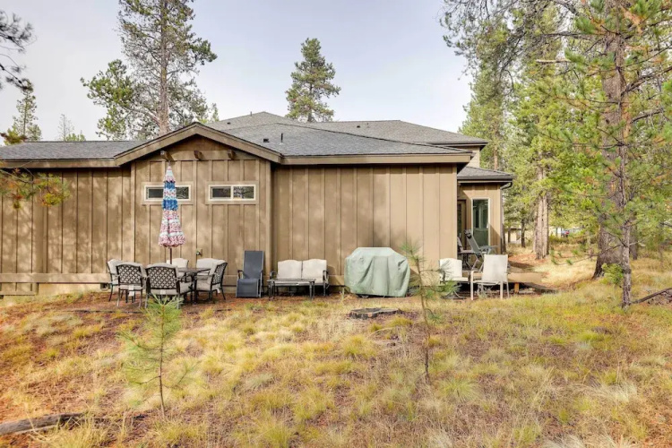 Private Pool & Hot Tub: Sunriver Retreat!