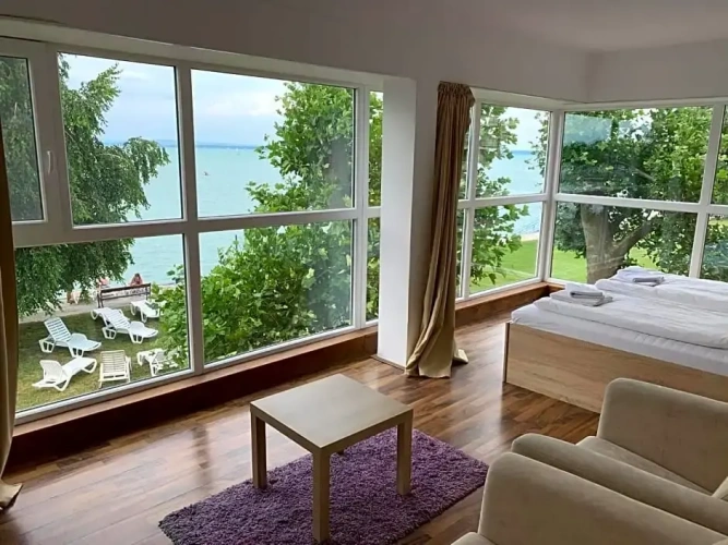Standard Family room with garden view