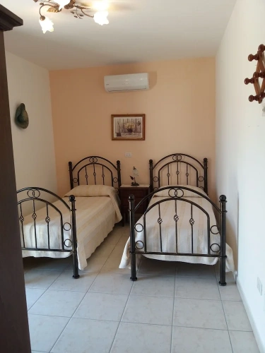 Standard Twin room with courtyard view