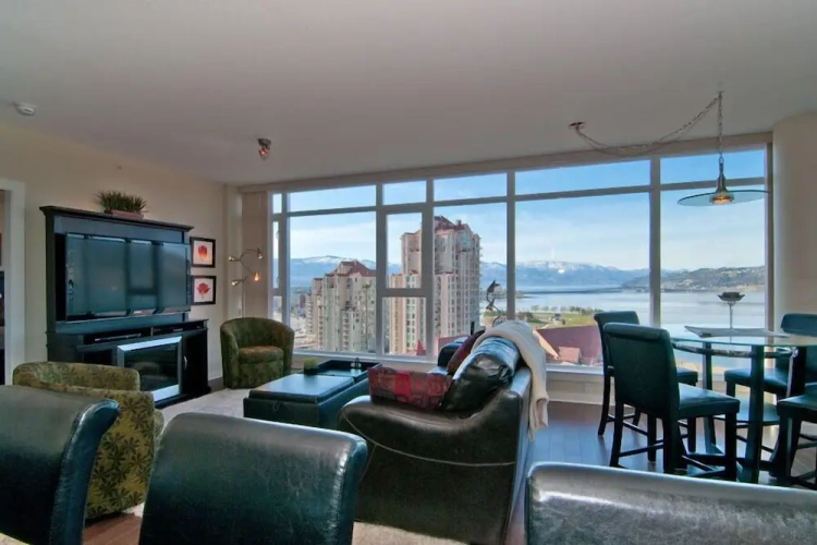 2 Bedrooms Luxury Suite with city view