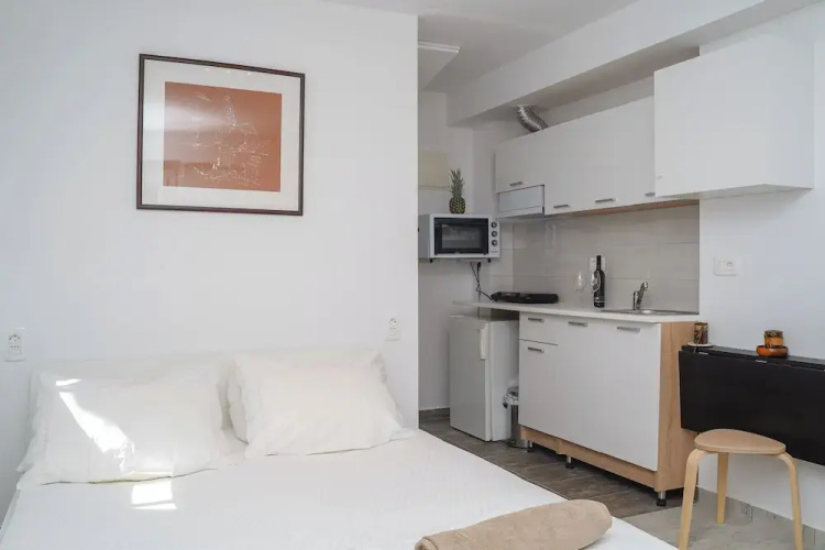 Victor - Adorable Studio with Terrace
