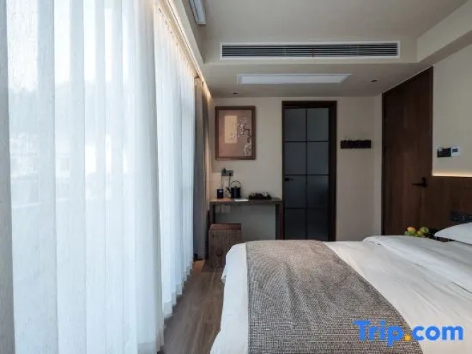 Deluxe Twin room with balcony