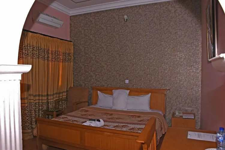 LaMaison Hotel