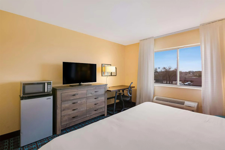 AmericInn by Wyndham Minot