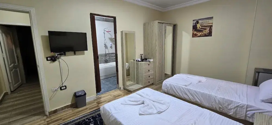 Pyramids Senusret Guest House