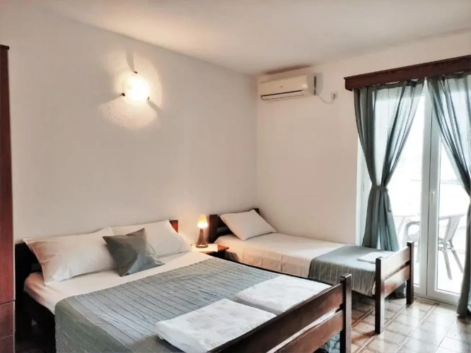 Standard Triple room with sea view